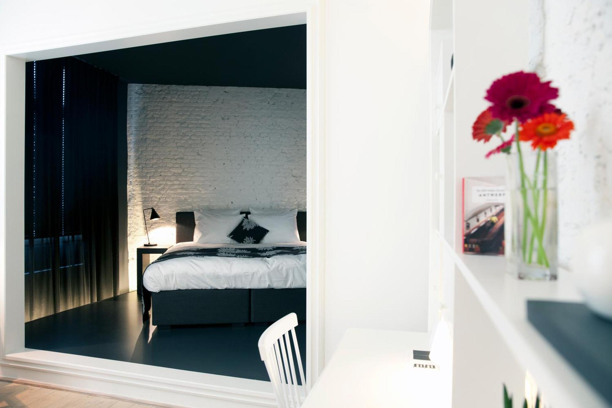 Maison Nationale City Flats & Suites Amberes Exterior foto A room at the hotel