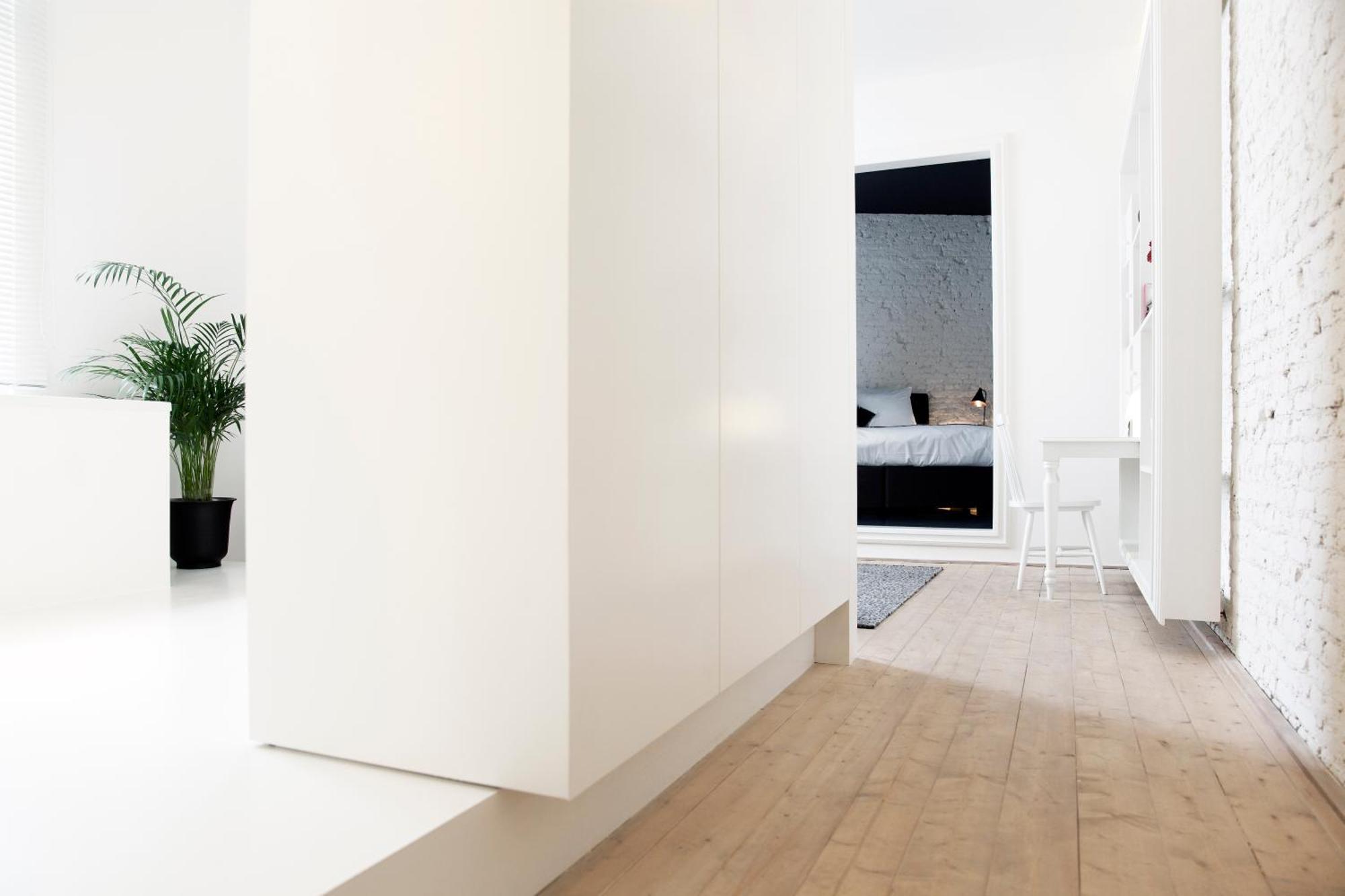 Maison Nationale City Flats & Suites Amberes Habitación foto A mirror in a home