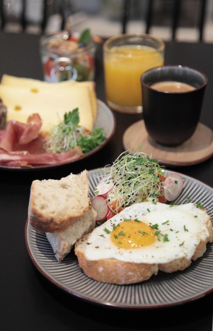 Maison Nationale City Flats & Suites Amberes Exterior foto A typical breakfast in Belgium