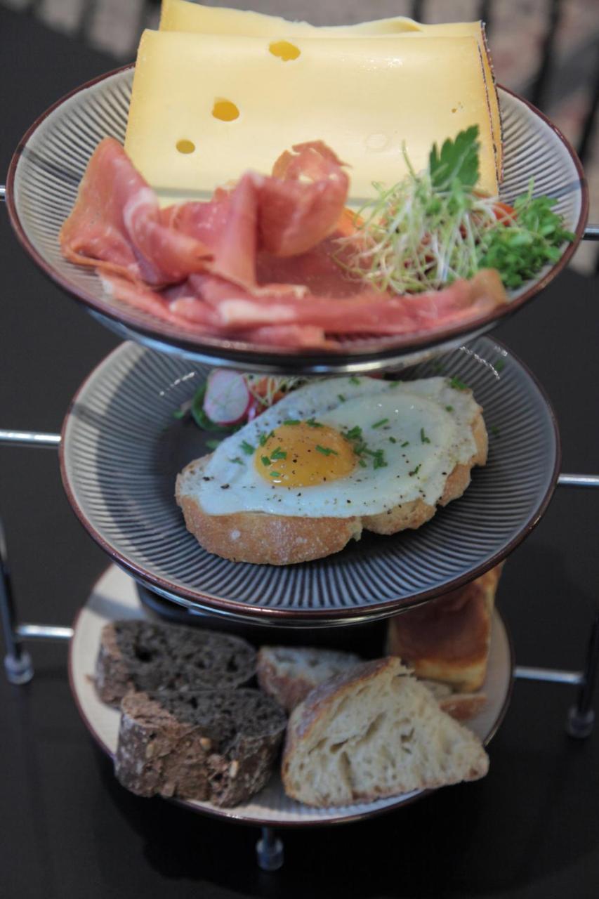 Maison Nationale City Flats & Suites Amberes Exterior foto Egg and ham on toast